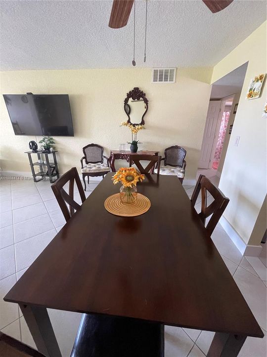 For Sale: $105,999 (1 beds, 1 baths, 620 Square Feet)