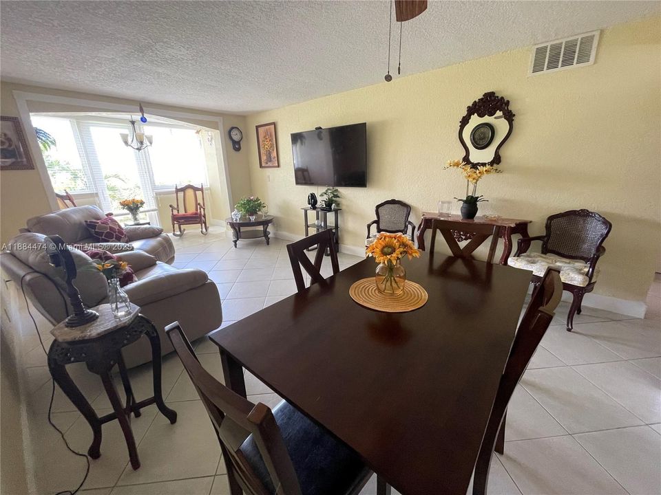 For Sale: $105,999 (1 beds, 1 baths, 620 Square Feet)