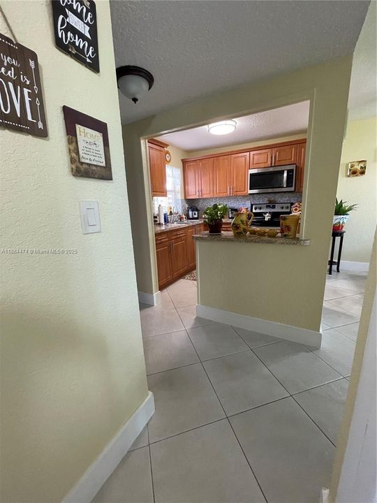 For Sale: $105,999 (1 beds, 1 baths, 620 Square Feet)