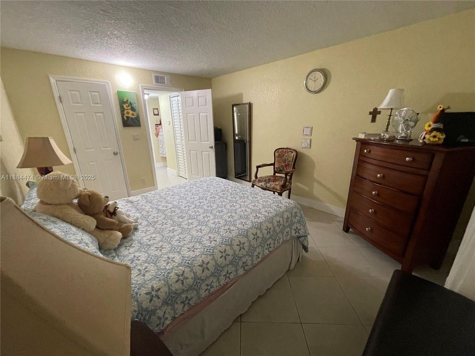 For Sale: $105,999 (1 beds, 1 baths, 620 Square Feet)