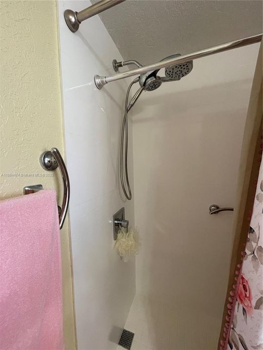 For Sale: $105,999 (1 beds, 1 baths, 620 Square Feet)