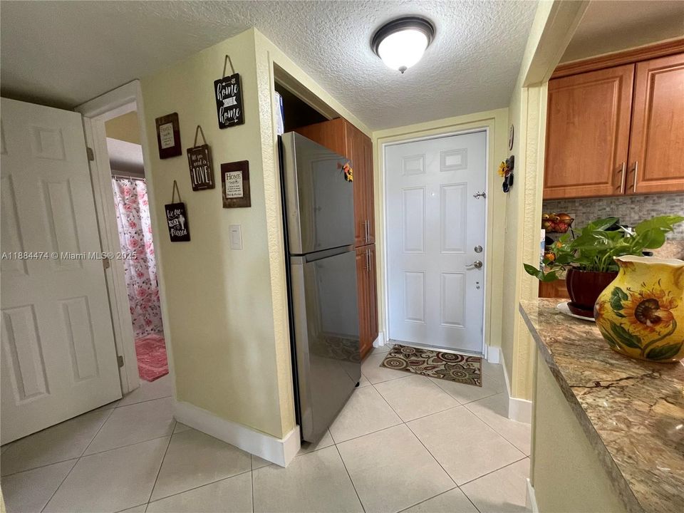 For Sale: $105,999 (1 beds, 1 baths, 620 Square Feet)