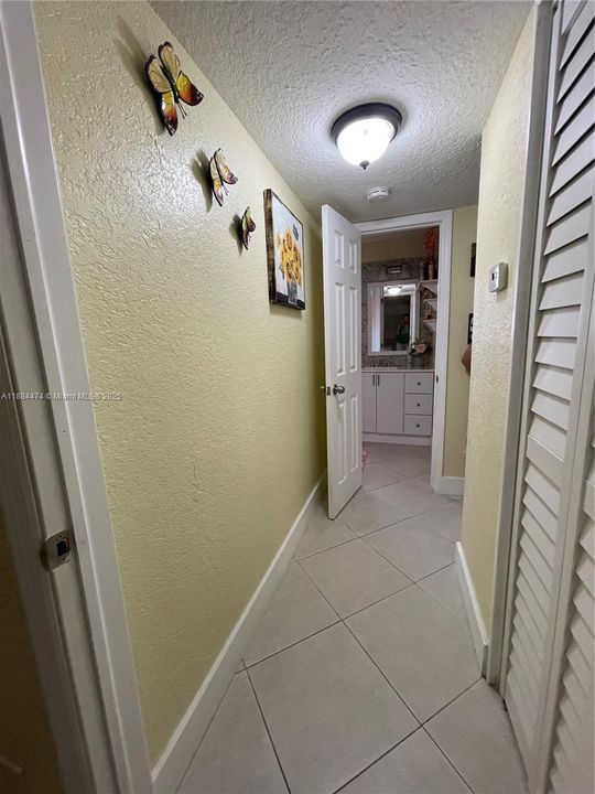 For Sale: $105,999 (1 beds, 1 baths, 620 Square Feet)