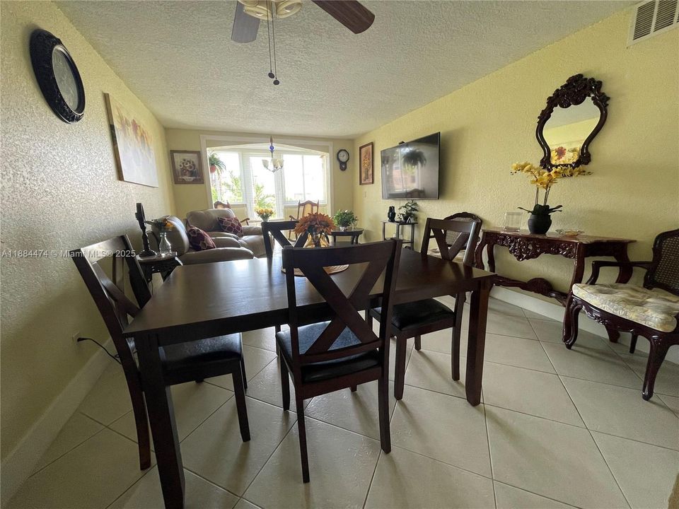 For Sale: $105,999 (1 beds, 1 baths, 620 Square Feet)