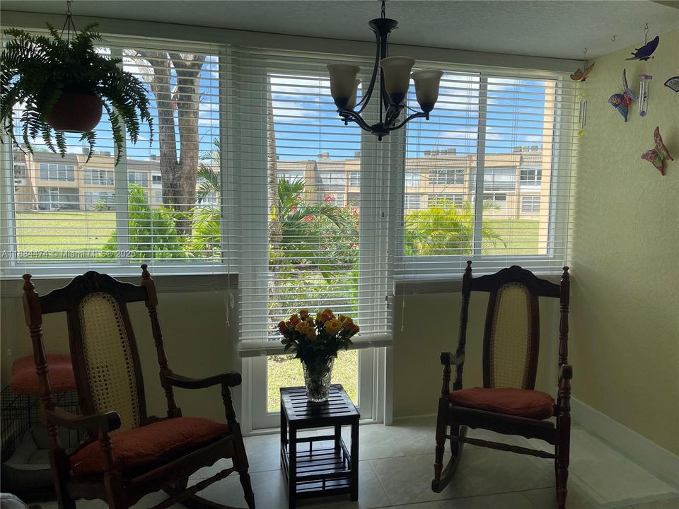 For Sale: $105,999 (1 beds, 1 baths, 620 Square Feet)