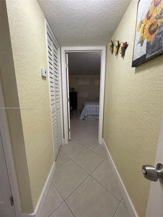 For Sale: $105,999 (1 beds, 1 baths, 620 Square Feet)