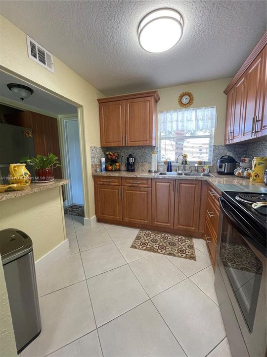 For Sale: $105,999 (1 beds, 1 baths, 620 Square Feet)