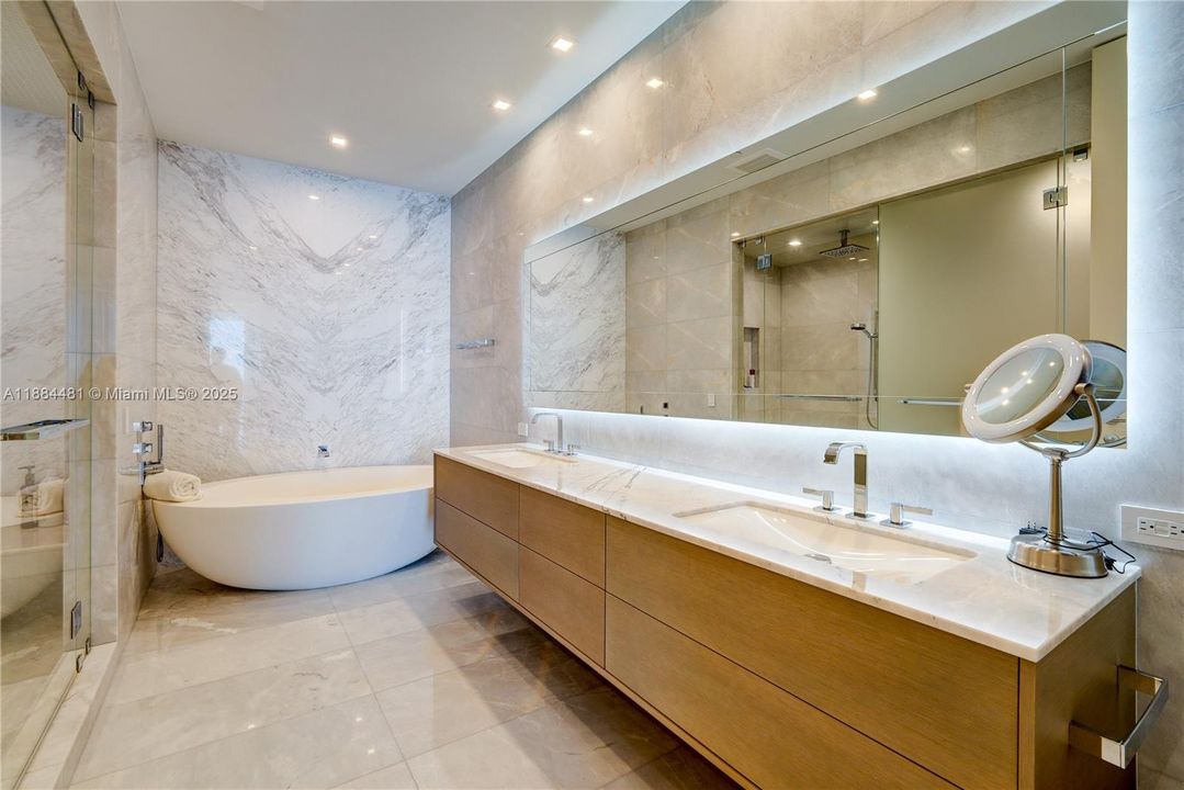 出租: $38,500 (4 贝兹, 5 浴室, 3625 平方英尺)