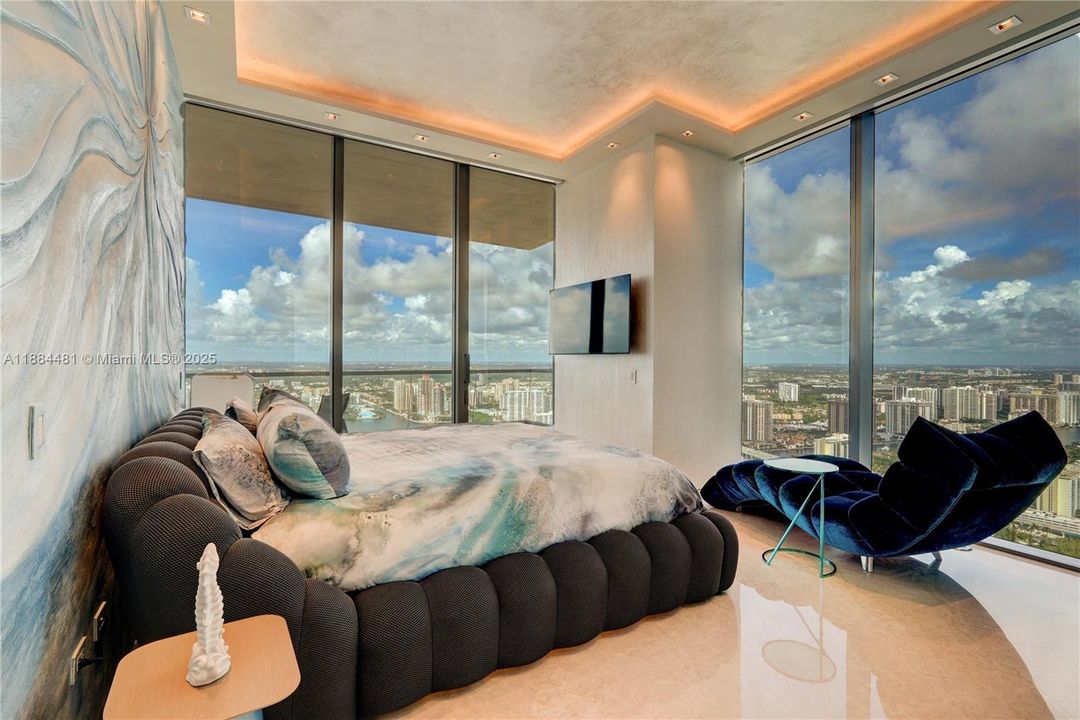 出租: $38,500 (4 贝兹, 5 浴室, 3625 平方英尺)