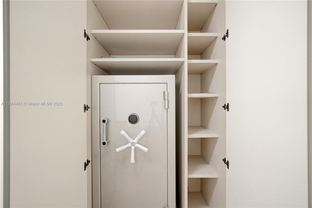 出租: $38,500 (4 贝兹, 5 浴室, 3625 平方英尺)