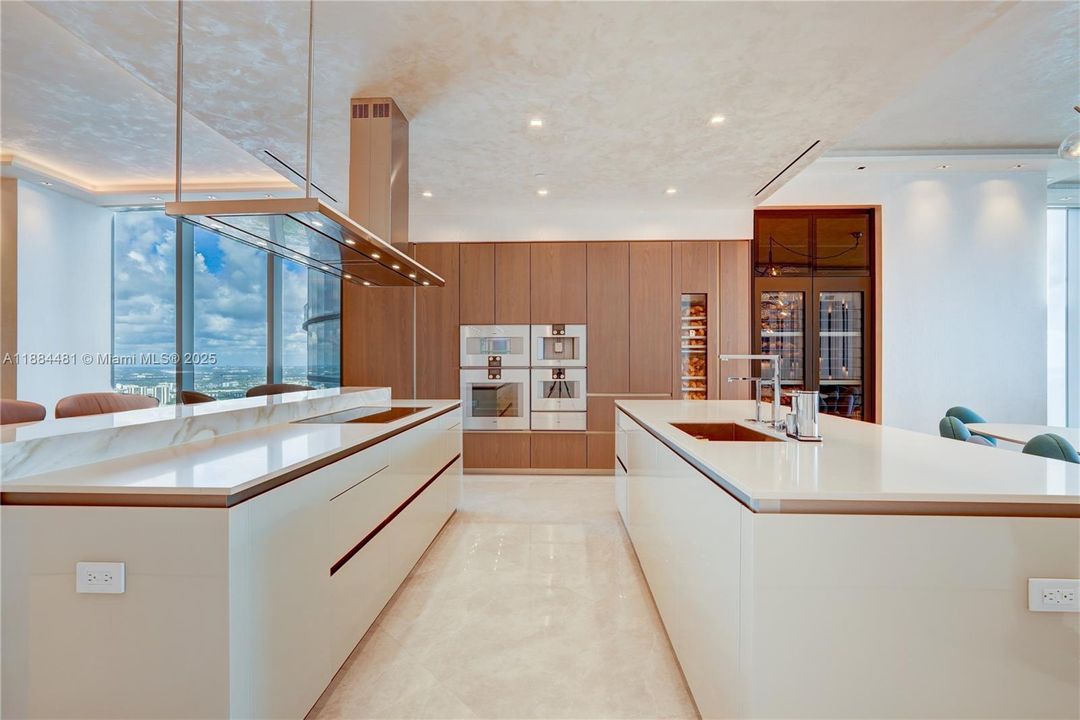 出租: $38,500 (4 贝兹, 5 浴室, 3625 平方英尺)