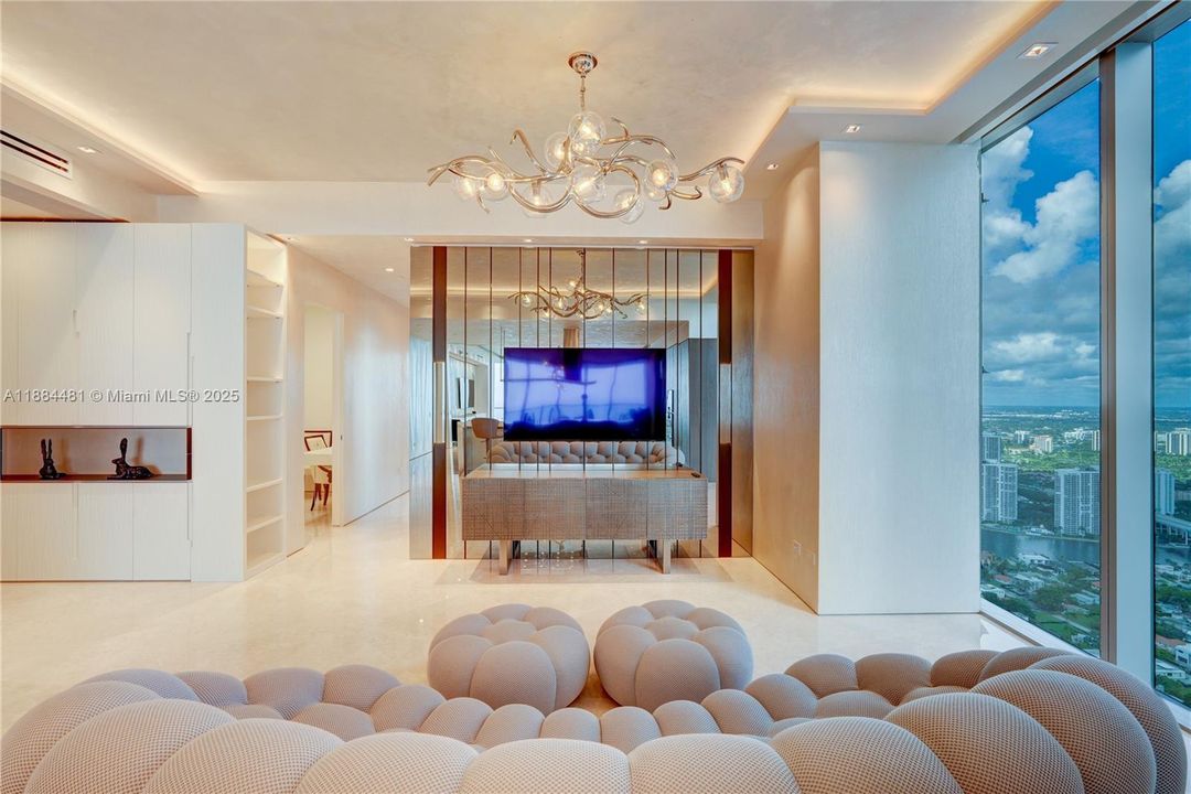 出租: $38,500 (4 贝兹, 5 浴室, 3625 平方英尺)