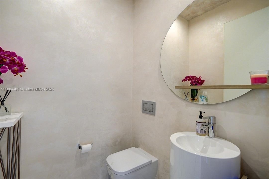 出租: $38,500 (4 贝兹, 5 浴室, 3625 平方英尺)