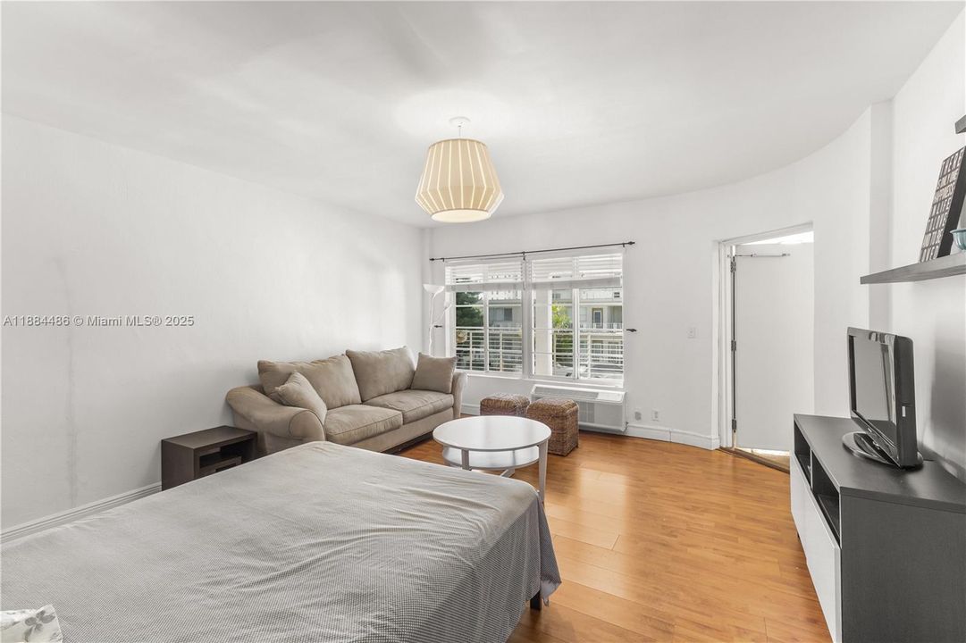 待售: $224,900 (0 贝兹, 1 浴室, 423 平方英尺)