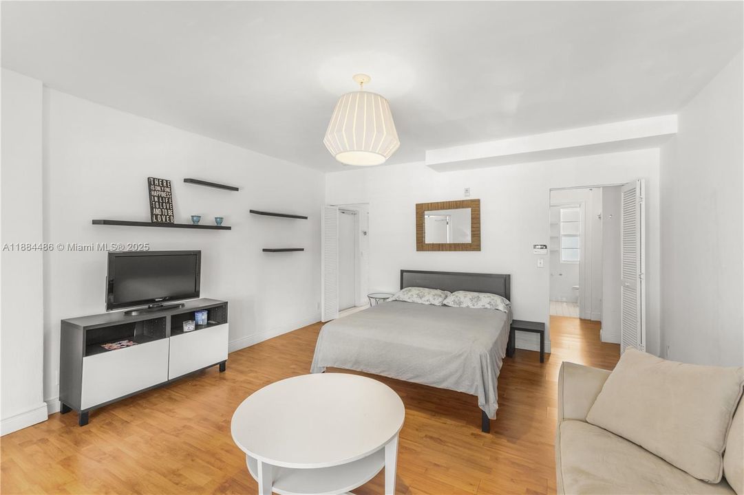 待售: $224,900 (0 贝兹, 1 浴室, 423 平方英尺)