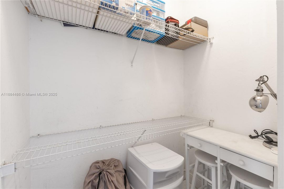 待售: $224,900 (0 贝兹, 1 浴室, 423 平方英尺)