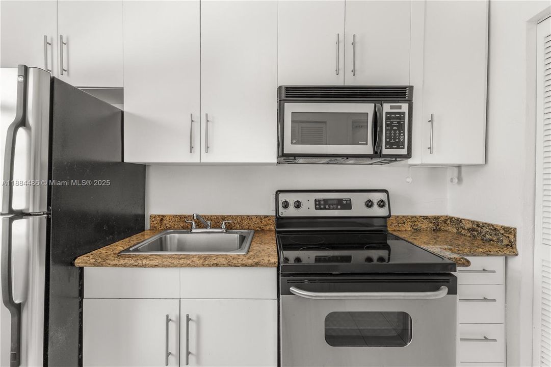 待售: $224,900 (0 贝兹, 1 浴室, 423 平方英尺)