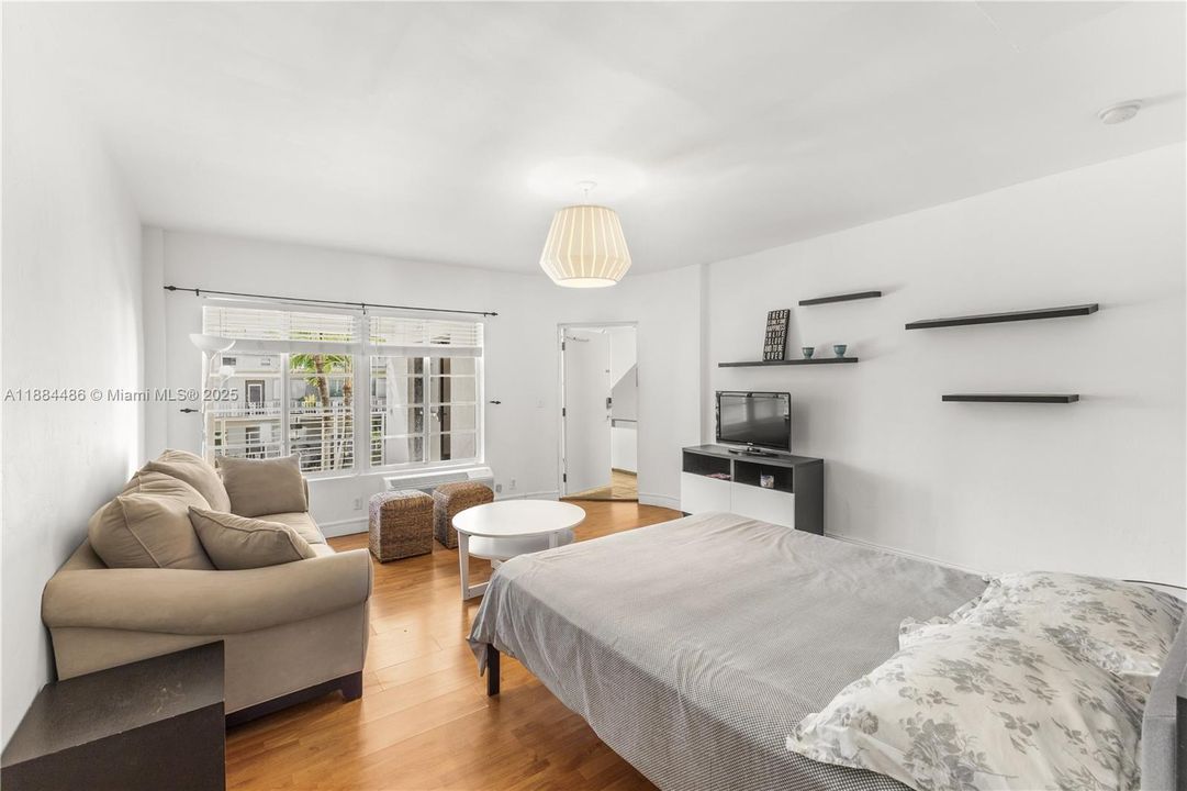 待售: $224,900 (0 贝兹, 1 浴室, 423 平方英尺)