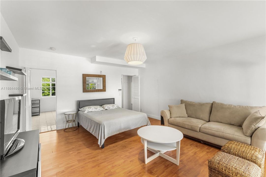 待售: $224,900 (0 贝兹, 1 浴室, 423 平方英尺)