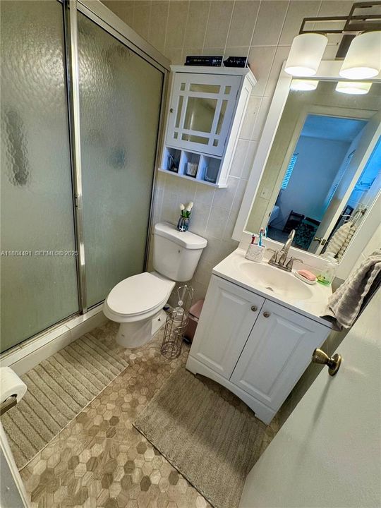 Second/guest bathroom,