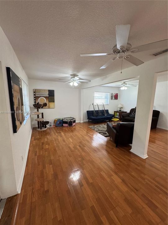 На продажу: $413,000 (3 спален, 2 ванн, 1445 Квадратных фут)