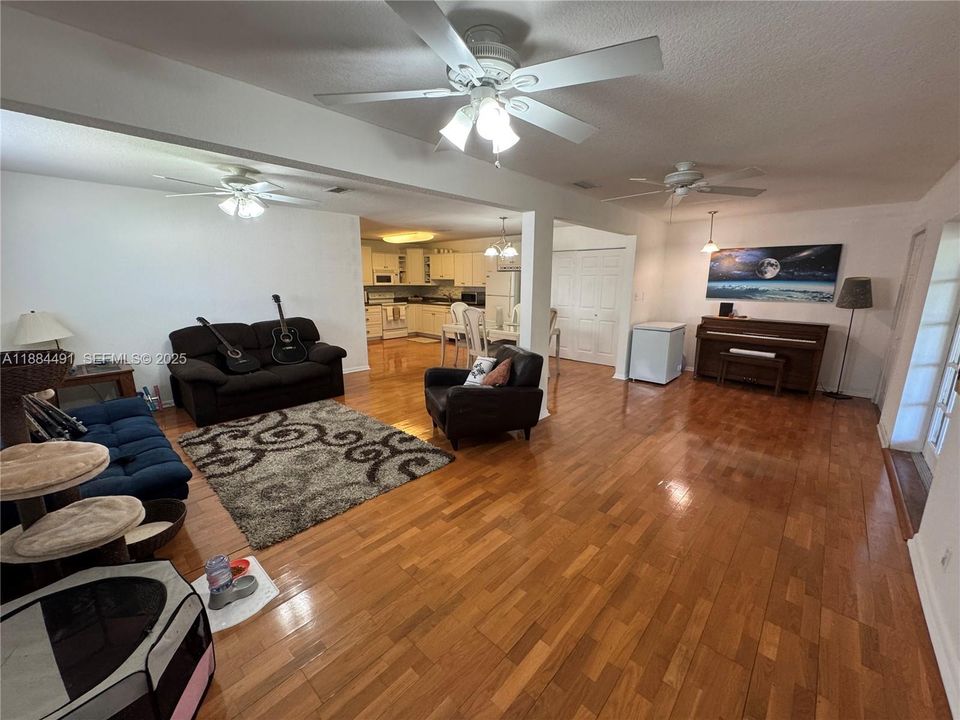 На продажу: $413,000 (3 спален, 2 ванн, 1445 Квадратных фут)