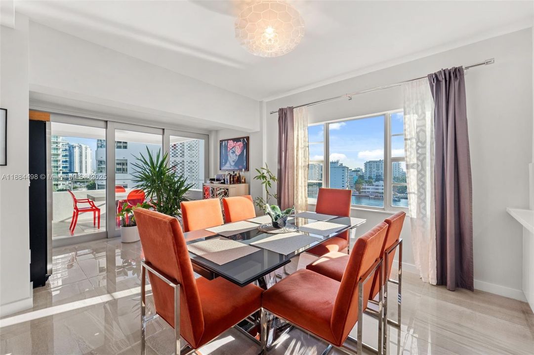 For Sale: $3,200,000 (2 beds, 2 baths, 1570 Square Feet)