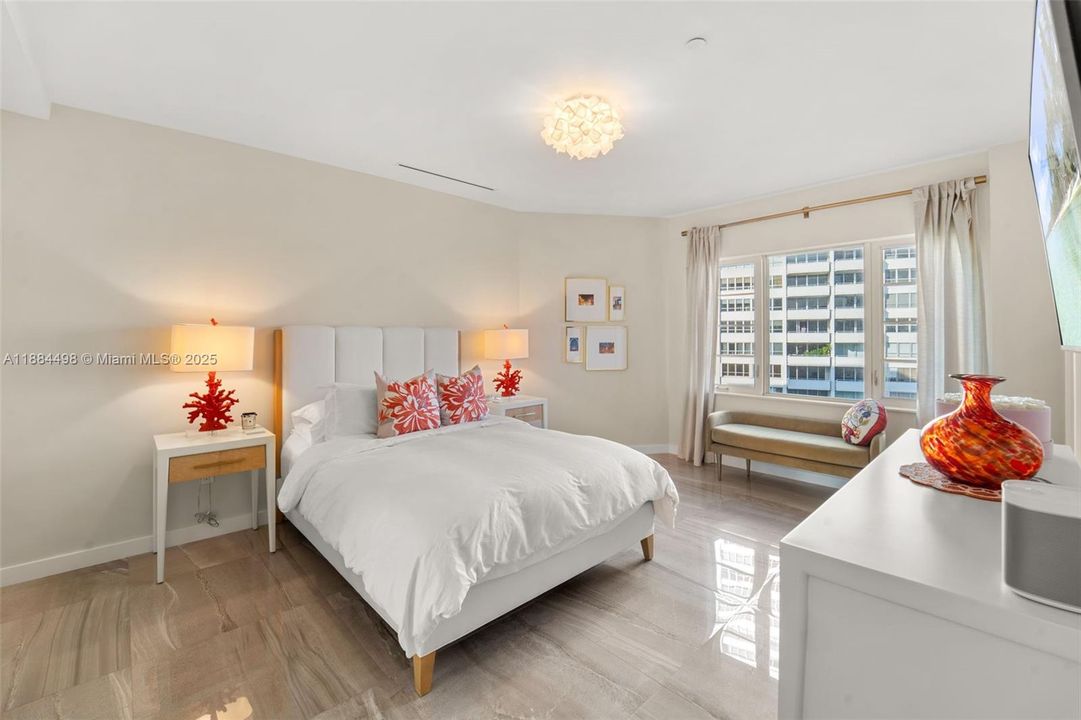 For Sale: $3,200,000 (2 beds, 2 baths, 1570 Square Feet)