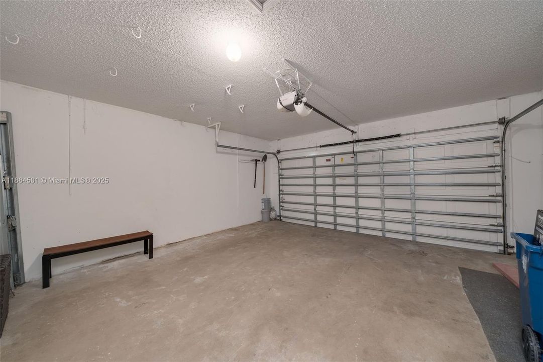 Activo con contrato: $4,500 (4 camas, 2 baños, 2022 Pies cuadrados)