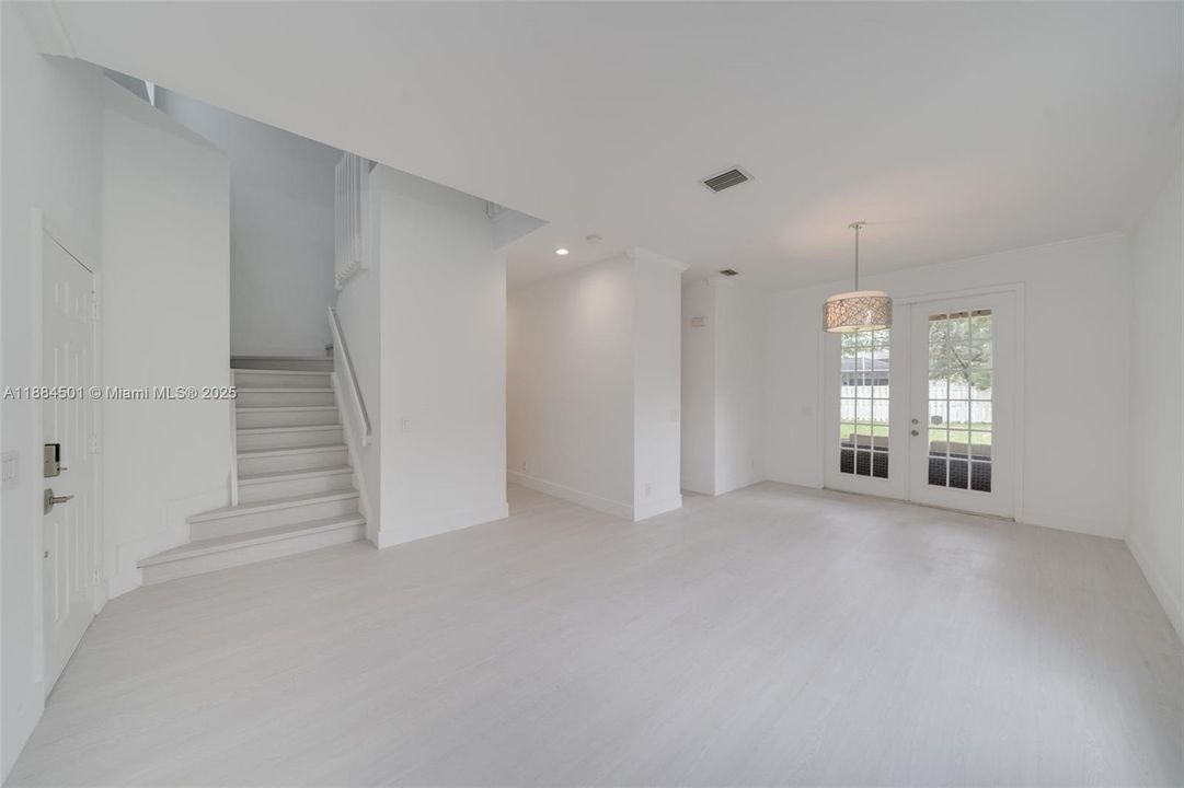 Activo con contrato: $4,500 (4 camas, 2 baños, 2022 Pies cuadrados)