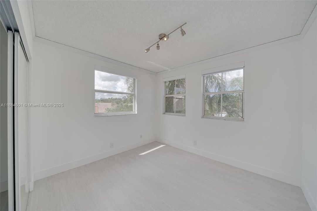 Activo con contrato: $4,500 (4 camas, 2 baños, 2022 Pies cuadrados)