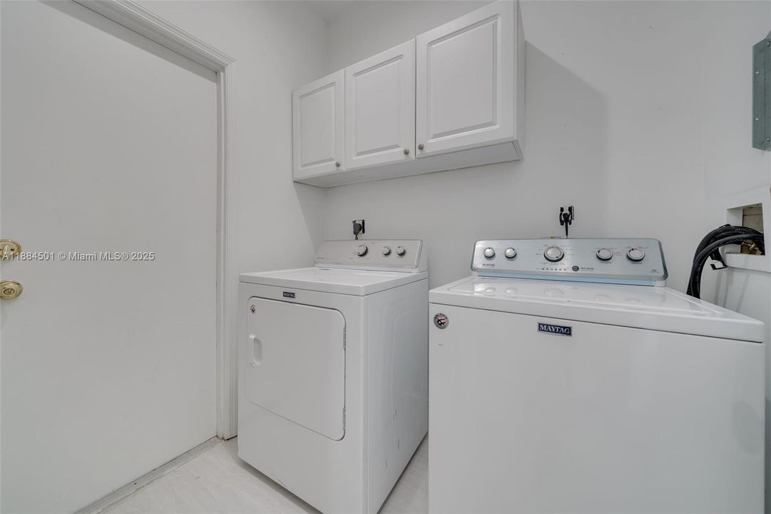 Activo con contrato: $4,500 (4 camas, 2 baños, 2022 Pies cuadrados)