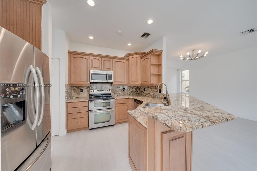 Activo con contrato: $4,500 (4 camas, 2 baños, 2022 Pies cuadrados)