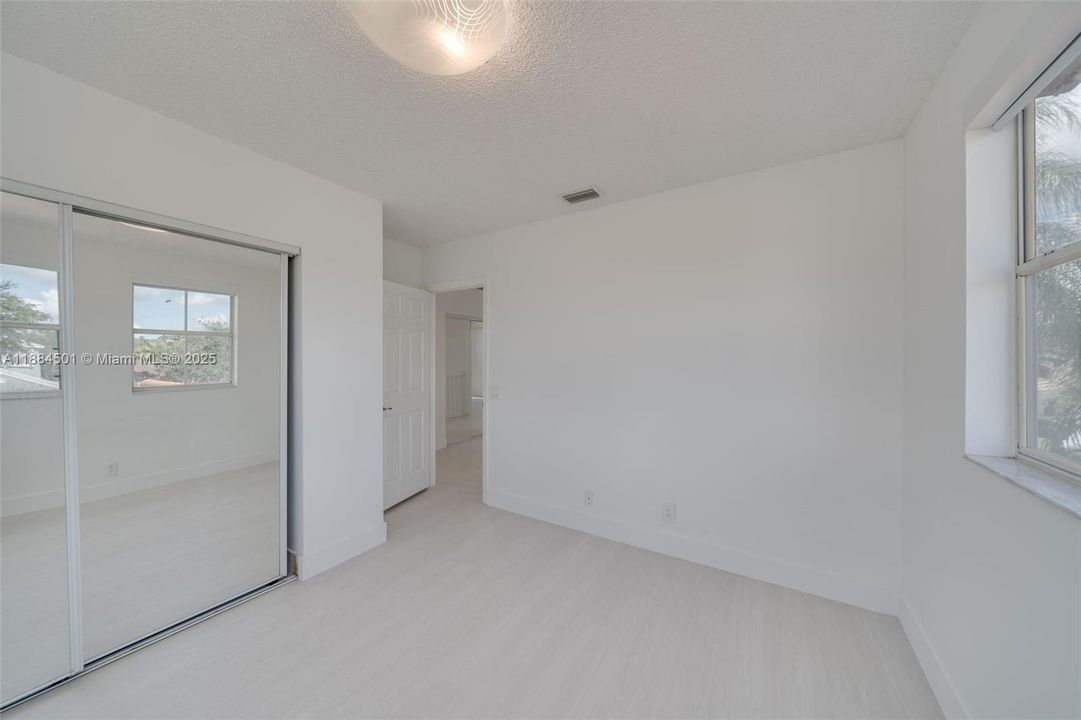 Activo con contrato: $4,500 (4 camas, 2 baños, 2022 Pies cuadrados)