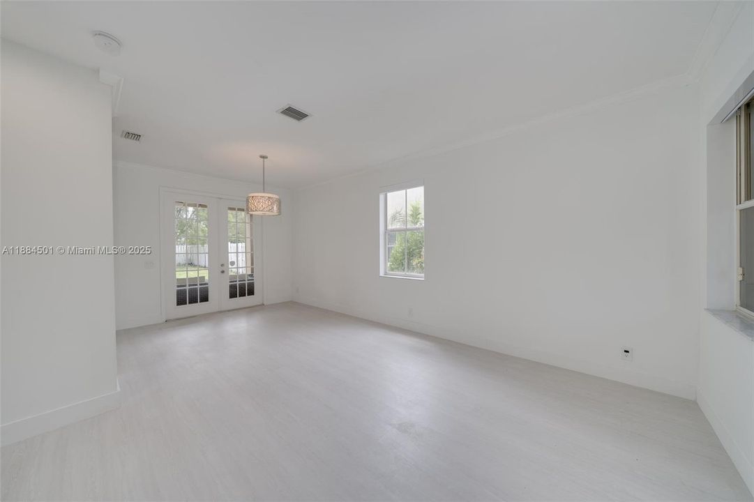 Activo con contrato: $4,500 (4 camas, 2 baños, 2022 Pies cuadrados)