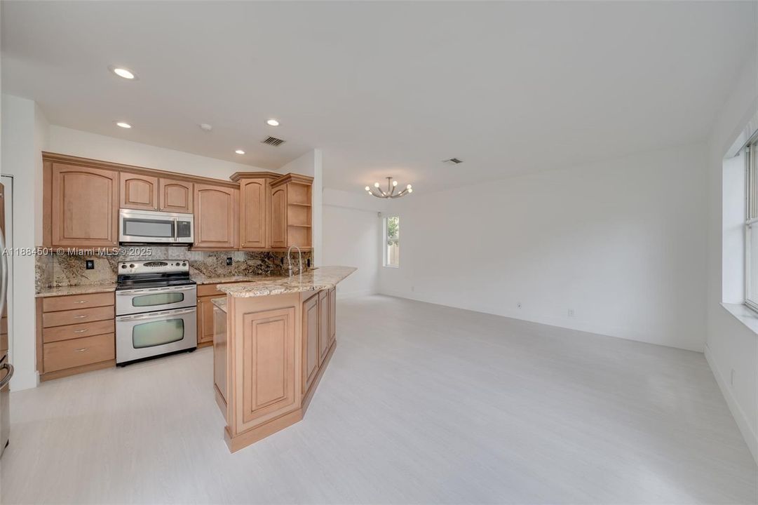 Activo con contrato: $4,500 (4 camas, 2 baños, 2022 Pies cuadrados)