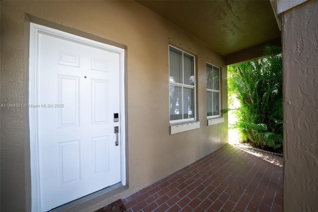 Activo con contrato: $4,500 (4 camas, 2 baños, 2022 Pies cuadrados)