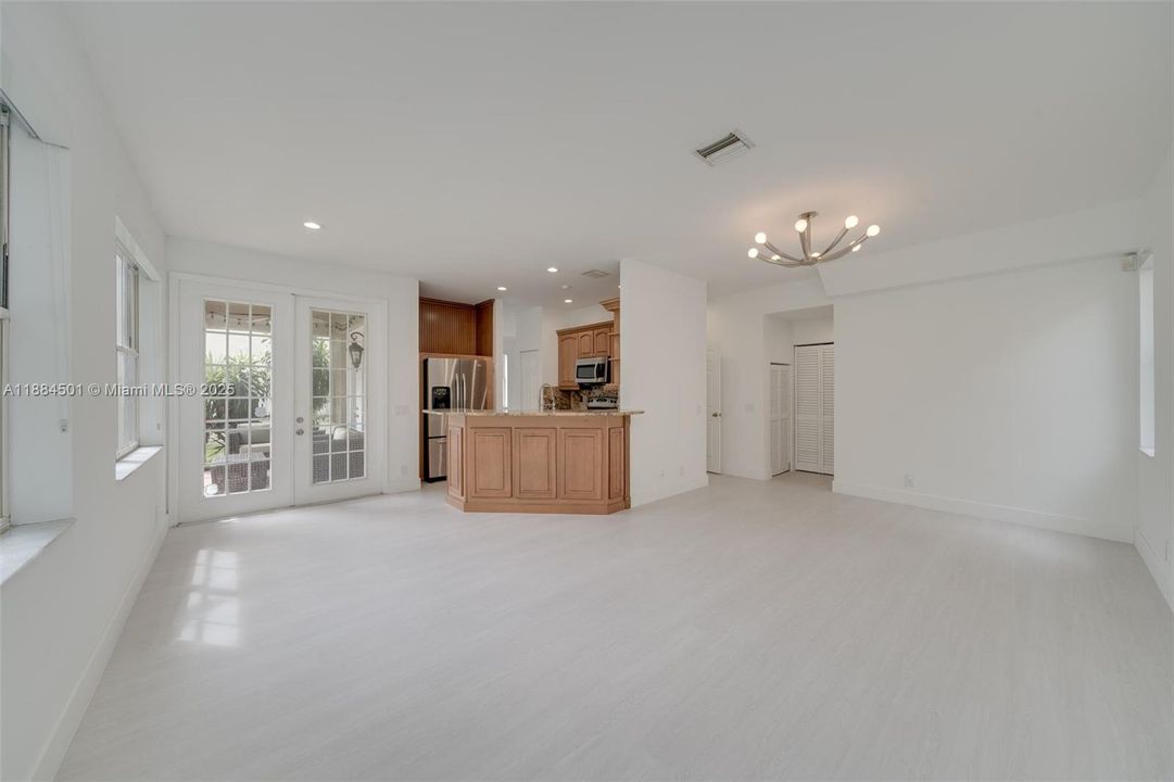 Activo con contrato: $4,500 (4 camas, 2 baños, 2022 Pies cuadrados)