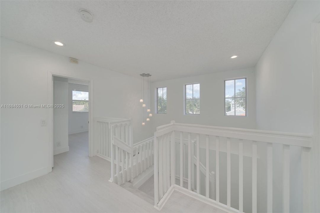 Activo con contrato: $4,500 (4 camas, 2 baños, 2022 Pies cuadrados)