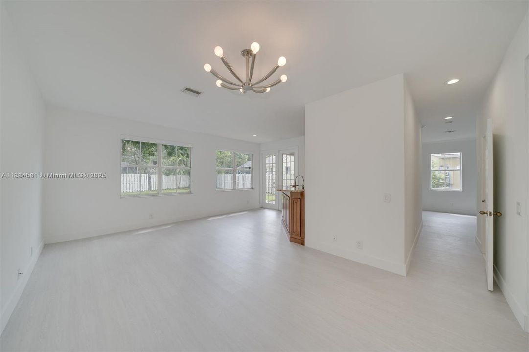 Activo con contrato: $4,500 (4 camas, 2 baños, 2022 Pies cuadrados)