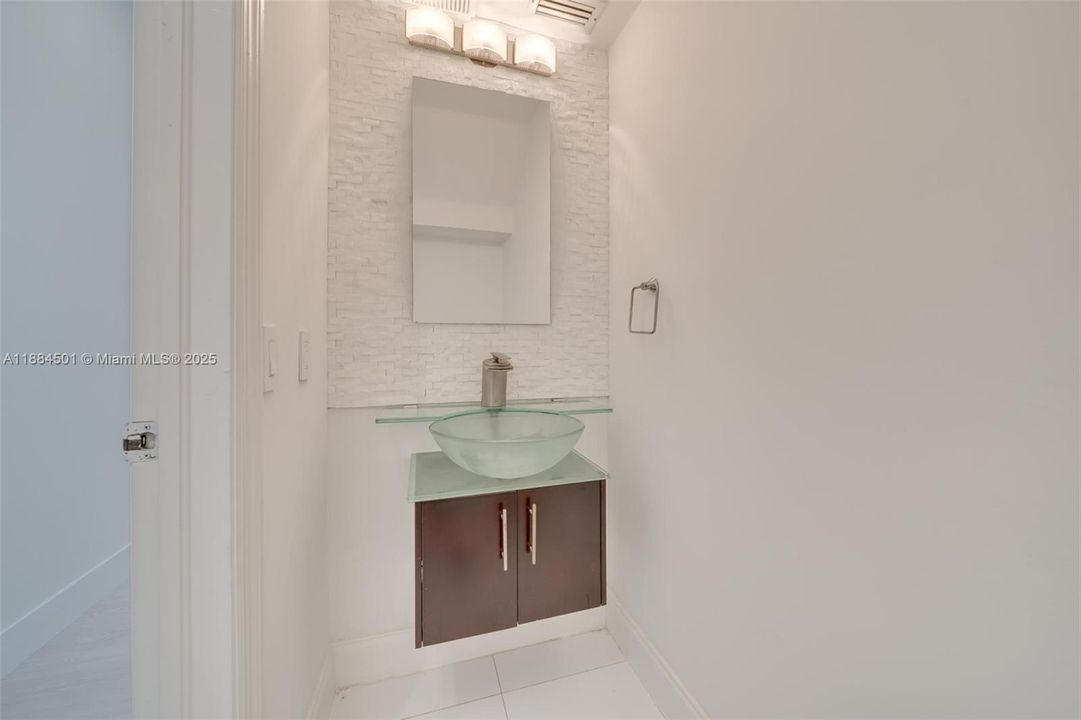 Activo con contrato: $4,500 (4 camas, 2 baños, 2022 Pies cuadrados)