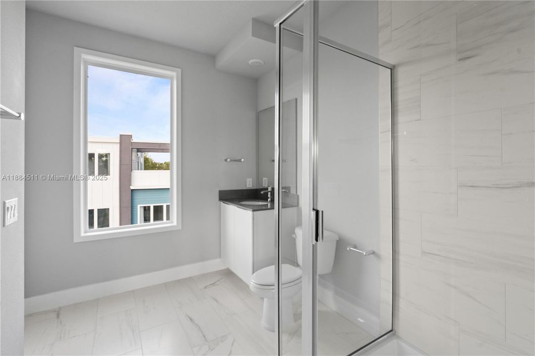 На продажу: $350,900 (5 спален, 4 ванн, 1726 Квадратных фут)