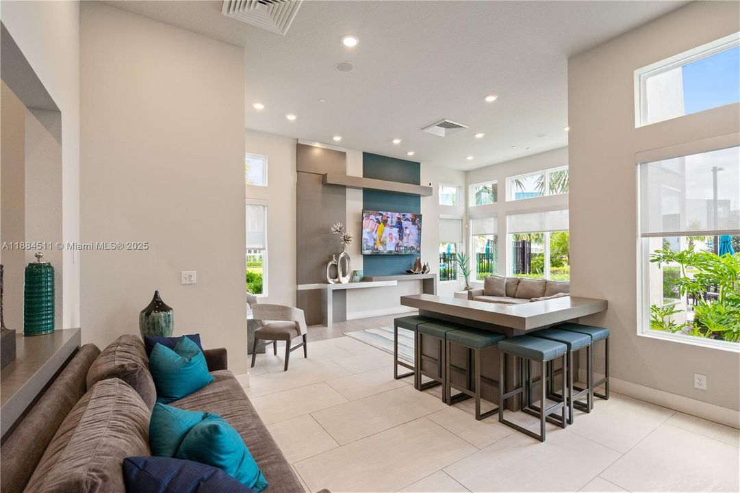 На продажу: $350,900 (5 спален, 4 ванн, 1726 Квадратных фут)