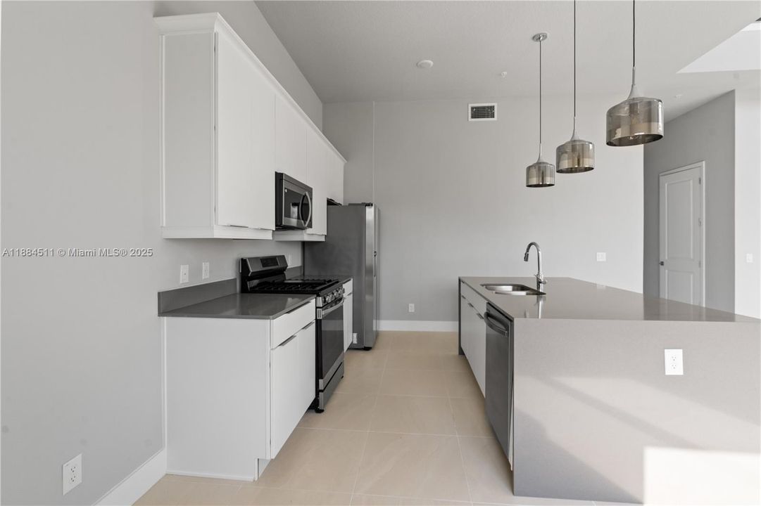 На продажу: $350,900 (5 спален, 4 ванн, 1726 Квадратных фут)