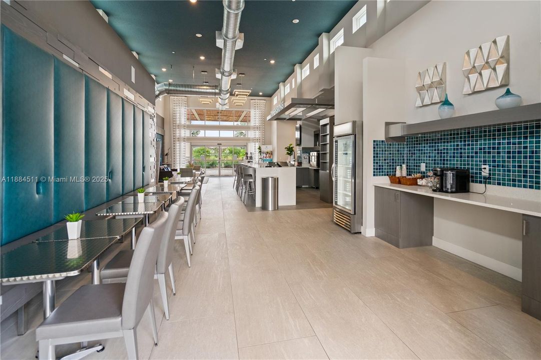 На продажу: $350,900 (5 спален, 4 ванн, 1726 Квадратных фут)