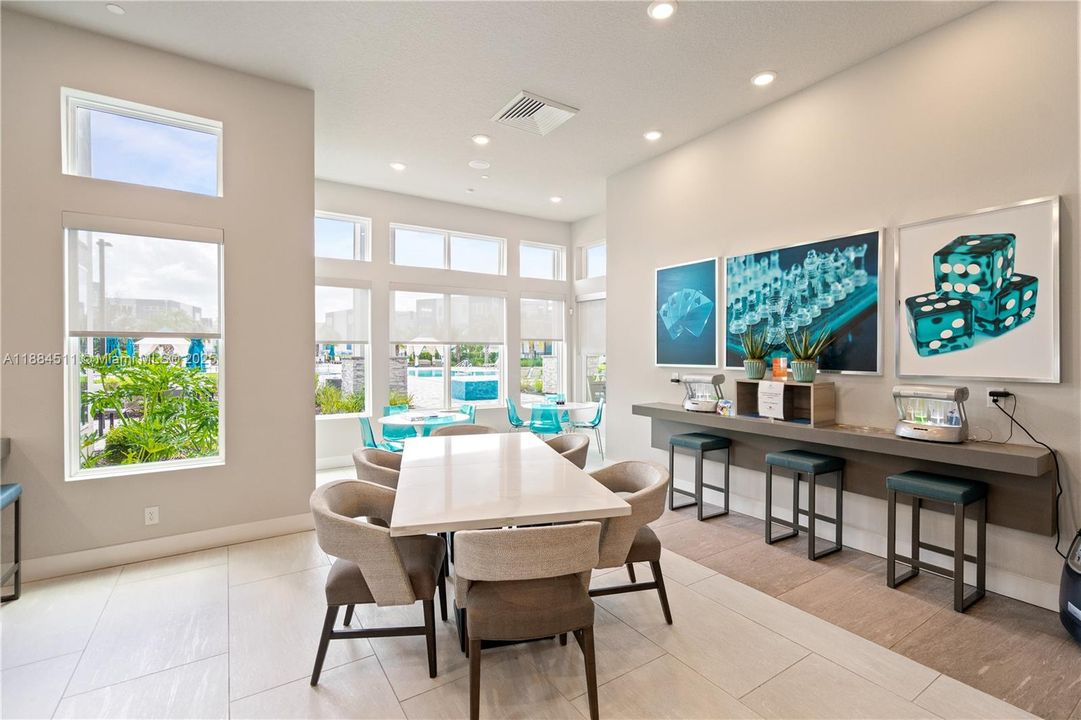 На продажу: $350,900 (5 спален, 4 ванн, 1726 Квадратных фут)