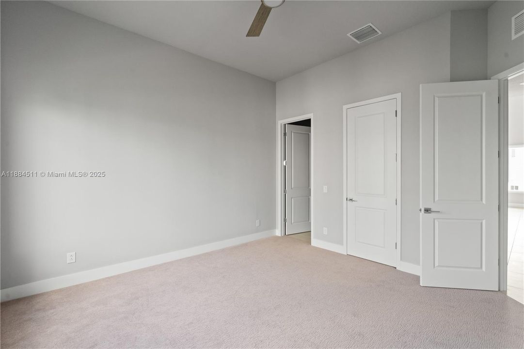 На продажу: $350,900 (5 спален, 4 ванн, 1726 Квадратных фут)