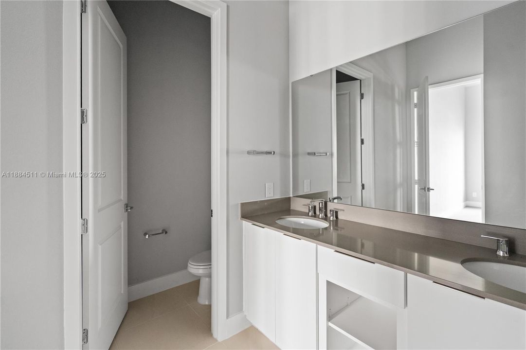 На продажу: $350,900 (5 спален, 4 ванн, 1726 Квадратных фут)