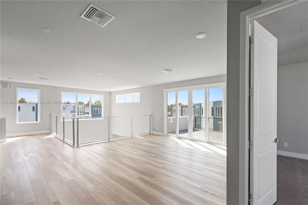 На продажу: $350,900 (5 спален, 4 ванн, 1726 Квадратных фут)