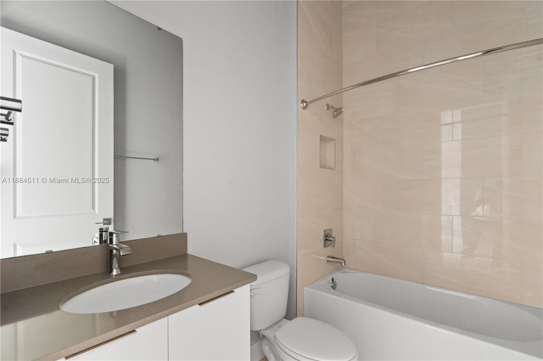 На продажу: $350,900 (5 спален, 4 ванн, 1726 Квадратных фут)